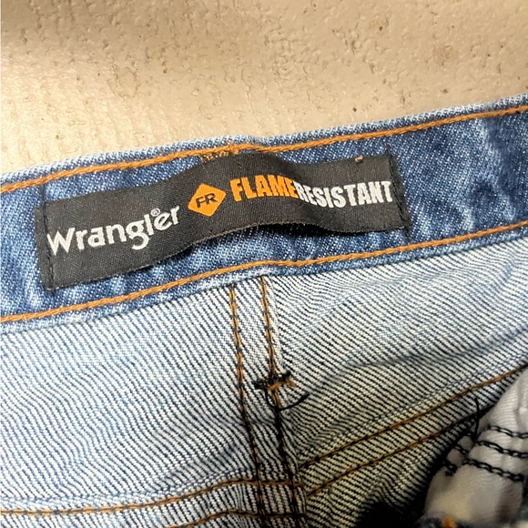 Wrangler Women’s Mid-Rise Boot Cut Jeans- Size 29 Tall. - Picture 5 of 9